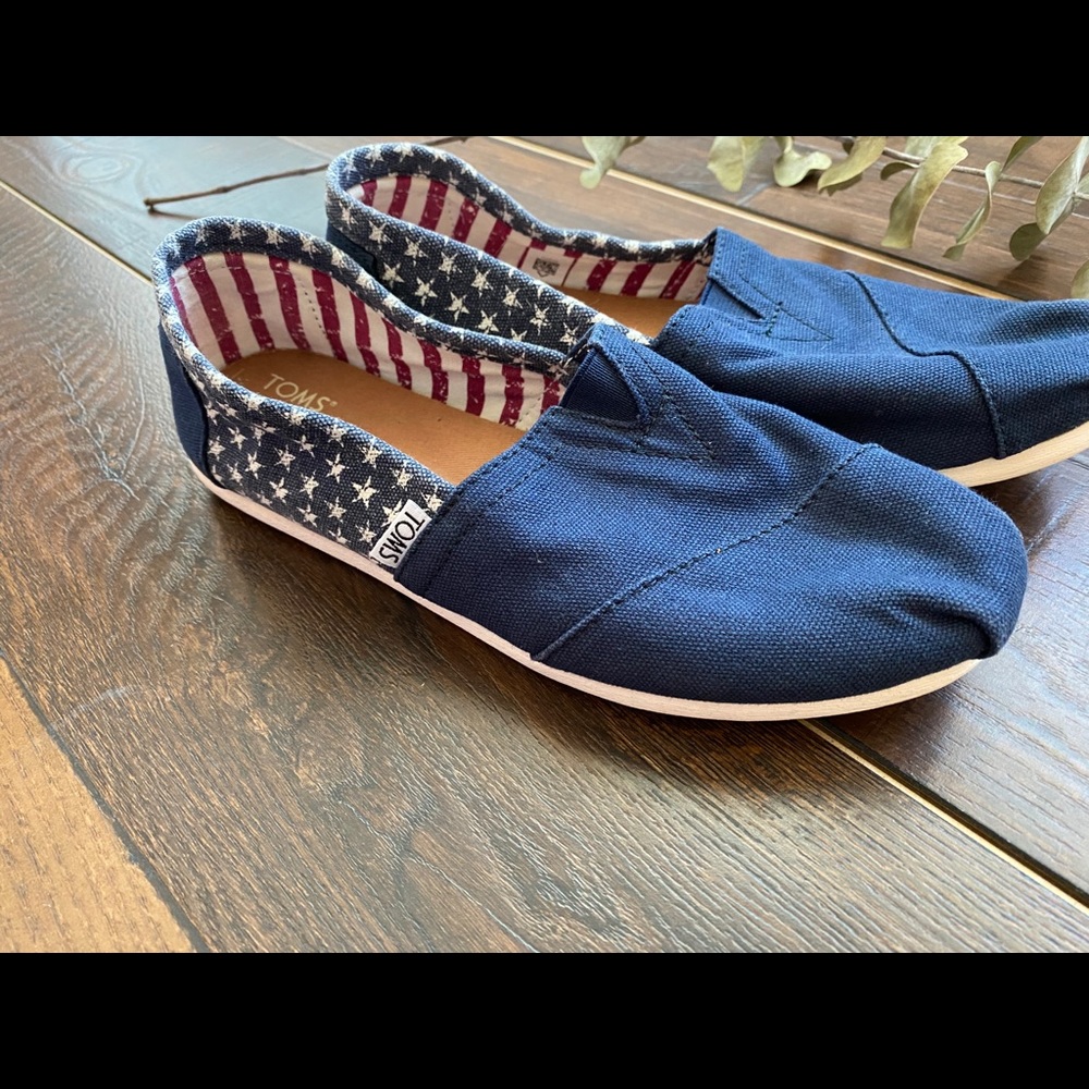 Toms size 7W American flag